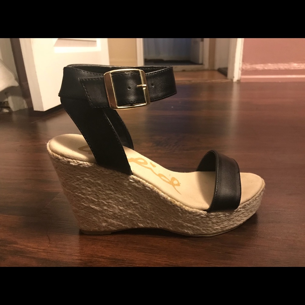 Qupid espadrille wedges / sandals w black straps